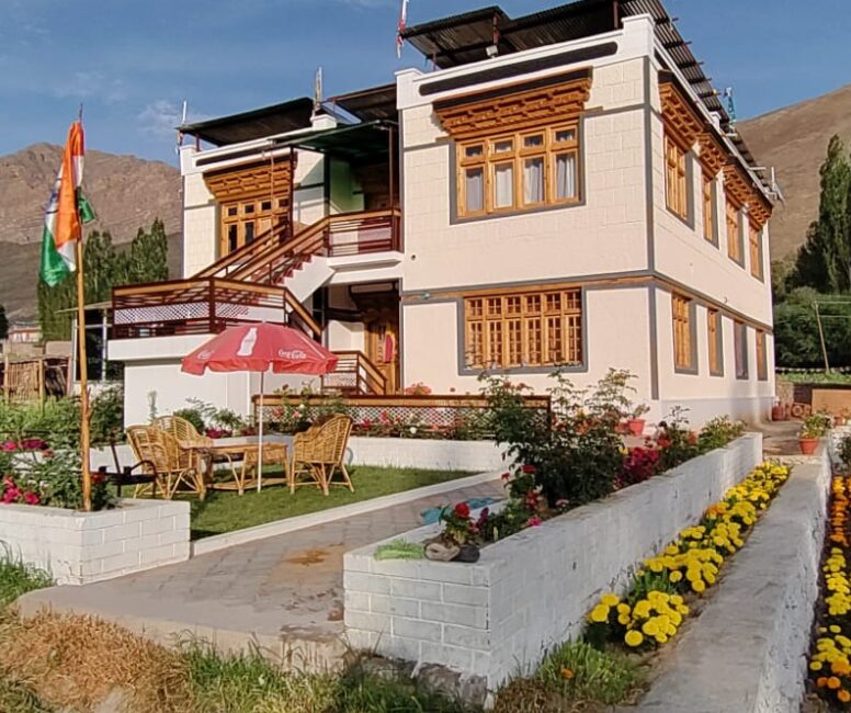 Labrang homestay stok leh